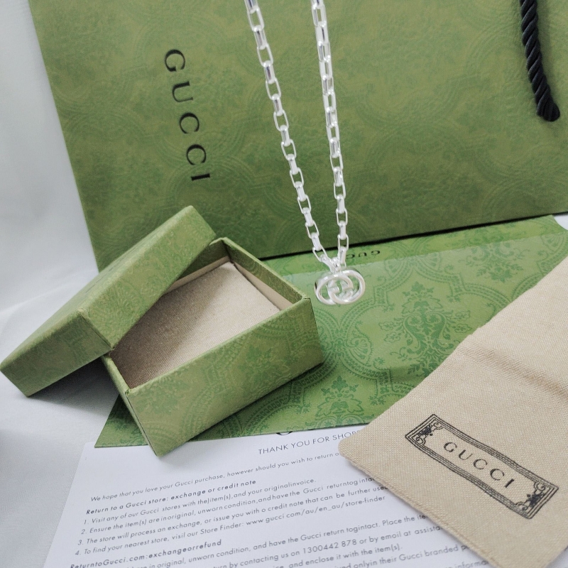 G*u*i necklaces